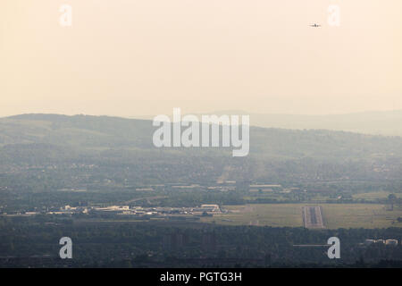 Not much space as rush hour traffic takes off and lands at Glasgow International Airport, Renfrewshire, Scotland. Stock Photo