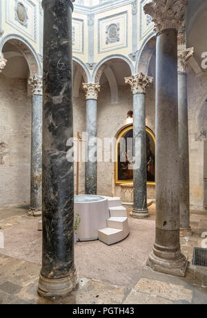 Interior of Aix Cathedral (Cathédrale Saint-Sauveur d'Aix-en-Provence), Aix-en-Provence, Provence, France. Stock Photo