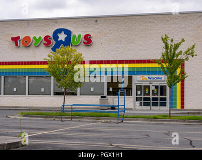 Closed ToysRus store in Winchester VA Stock Photo