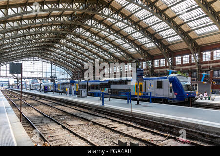 Platforms and travellers at Gare de Lille Flanders railway station, Lille, France Stock Photo