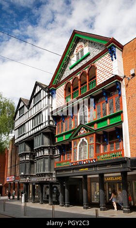 UK, England, Devon, Exeter, 226 High Street, Tudor timber building and 227 1660 Merchant’s House purchased by city in 1733 Stock Photo
