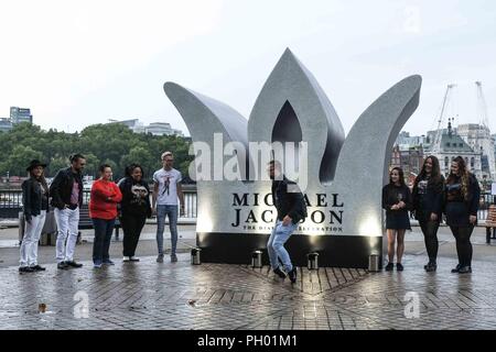 london 29th august 2018 superfans pose in front of a 13 foot high jewelled crown of the king of pop sony music in collaboration with the estate of michael jackson celebrate the king of pops diamond birthday celebration with the installation of a giant 13 foot jewelled crown at londons iconic southbank for one day only on what would have been the superstars birthday credit claire dohertyalamy live news ph01m1