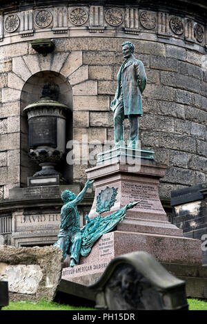 Statue of Abraham Lincoln with freed slave on the memorial to Scottish-American soldiers who fought in the American Civil War. Stock Photo