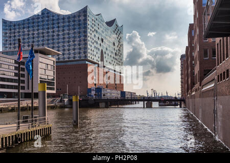 Elbphilharmonie (2017), Elbe Philharmonic Hall, HafenCity, Hamburg, Germany Stock Photo