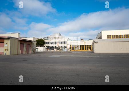 Hangar buildings are visible across a large stretch of tarmac at the defunct Alameda Naval Air Station (NAS), a former US Navy base on Alameda Island, Alameda, California, August 13, 2018. () Stock Photo