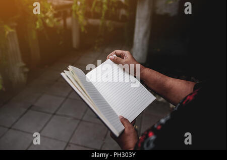 Note taking Notebooks for teaching Remember to forget about things. With our own hands Stock Photo