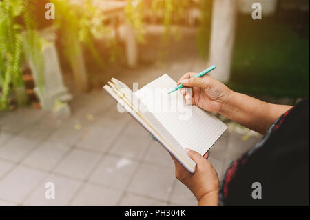 Note taking Notebooks for teaching Remember to forget about things. With our own hands Stock Photo