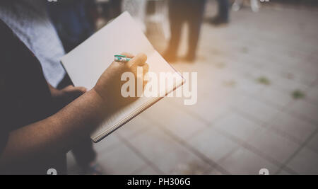 Note taking Notebooks for teaching Remember to forget about things. With our own hands Stock Photo