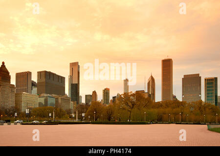 Downtown skyline at dusk, Chicago, Illinois, USA Stock Photo