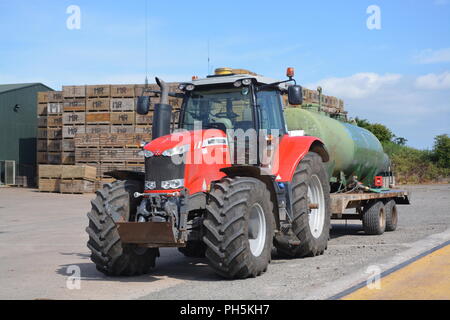 Massey Ferguson 7624 tractor Stock Photo