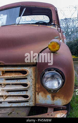 1948/9 Studebaker Pickup which needs restoring and is in a rusty, dilapidated state. Stock Photo