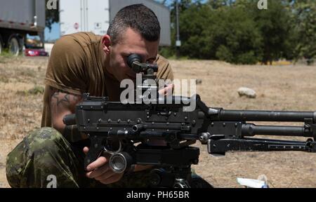 CAMP PENDLETON, Calif. - Corporal Philip Solliére-Galipeau, a member of the Canadian 2nd Battalion Royal 22e Régiment Bravo Company, sights in a C6 general purpose machine gun for sustained firing in preparation for the biennial Rim of the Pacific (RIMPAC) exercise at Camp Talega aboard Camp Pendleton, June 26. Twenty-five nations, more than 45 ships and submarines, about 200 aircraft, and 25,000 personnel are participating in RIMPAC from June 27 to Aug. 2 in and around the Hawaiian Islands and Southern California. The world’s largest international maritime exercise, RIMPAC provides a unique t Stock Photo