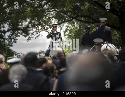 Family, colleagues and miitary service members render honors to the Frank C. Carlucci III, 16th Secretary of Defense, during his interment at Arlington National Cemetary, June 26. 2018. Carlucci served as Secretary of Defense from 1987 until the end of the Reagan administration on January 20, 1989. Stock Photo