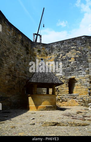 The fortress of Castelnaud-la-Chappelle, overlooking the Dorgogne River in Aquitaine, France Stock Photo