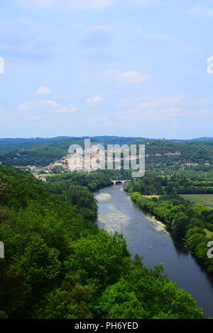 Castelnaud and Dordogne River, Dordogne, France Stock Photo - Alamy