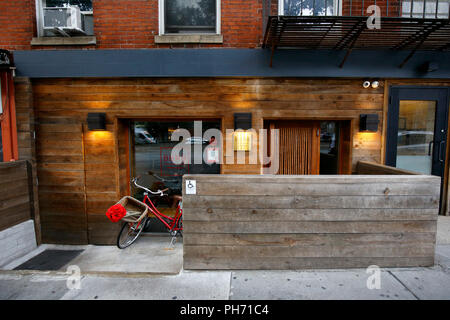 DOMODOMO, 140 W Houston St, New York, NY. exterior storefront of a Japanese restaurant in the Greenwich Village neighborhood of Manhattan. Stock Photo