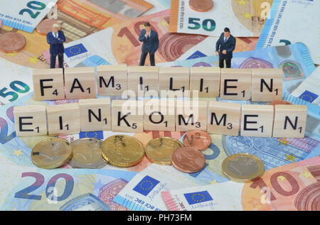 Symbolfoto Wirtschaftsbegriff Familieneinkommen Stock Photo