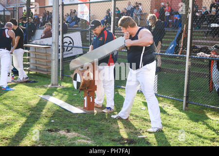 Adelaide Australia.31 August 2018.  Competitors take part in Wood Chopping competition at The Royal Adelaide Show  the annual agricultural event run by the Royal Agricultural and Horticultural Society of South Australia  opens at the showgrounds from 31 August-9 September showcasing livestock, local produce, cookery competitions, animals, rides, food and  entertainment Credit: amer ghazzal/Alamy Live News Stock Photo