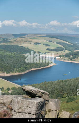 Bamford, UK. 31st August 2018. Bamford Edge and LadyBower reservoir in ...