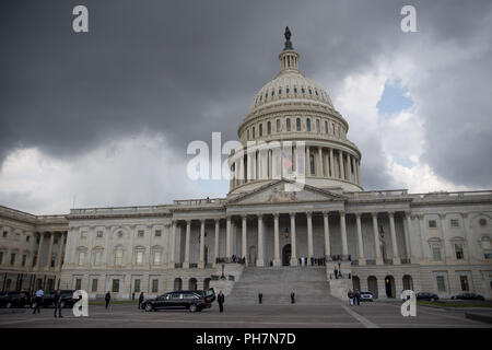 Washington, DC, USA. 31st Aug, 2018. View of the U.S. Capitol as the casket of Senator John McCain arrives to lie in state Friday. Credit: Michael Candelori/ZUMA Wire/Alamy Live News Stock Photo