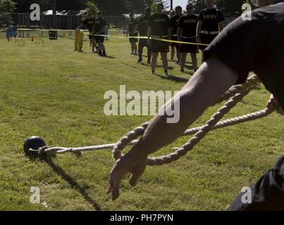 Sgt. Robert Murray, of the 812th Military Police Company, drags a 75-pound kettle bell with a rope during an obstacle course as he competes with other Soldiers for record time during a Fit Camp hosted at Joint Base McGuire-Dix-Lakehurst, New Jersey, June 15, 2018. U.S. Army Reserve Soldiers from the 333rd MP Brigade had the opportunity to attend the Fit Camp, which lasted June 2-16, 2018, hosted by the 336th MP Battalion. The battalion provided the Soldiers with training, coaching and mentorship for the duration of the Fit Camp with the goal of improving their physical fitness and educating th Stock Photo