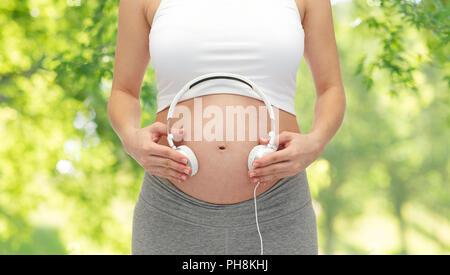 close up of pregnant woman and headphones on belly Stock Photo - Alamy