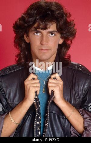 Thomas Anders, Sänger der Band 'Modern Talking' bei einem Fotoshooting in München, Deutschland 1985. Thomas Anders, singer of the band 'Modern Talking Stock Photo