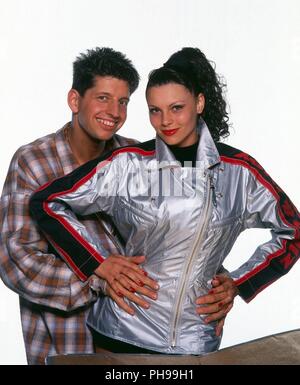 'Activate', deutsches Eurodance Duo bei einem Promoshoot in Prag, Tschechien 1995. German eurodance duo 'Activate' during a promotional photo shooting Stock Photo