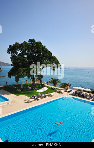 Swimming pool overlooking the sea. Reid's Palace Hotel. Funchal, Madeira island. Portugal Stock Photo