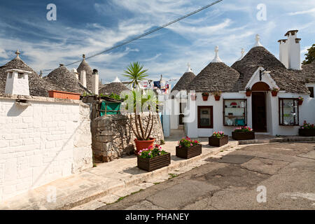 Traditional Trulli houses in Alberobello, Puglia, Italy Stock Photo