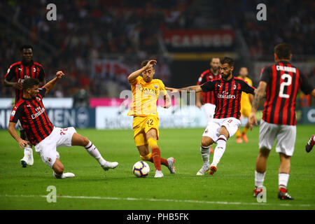 Milano, Italy. 31th August, 2018.  Stephan El Shaarawy of As Roma  in action during the Serie A football match between Ac Milan and As Roma  . Credit: Marco Canoniero/Alamy Live News Stock Photo