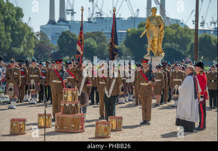 Royal Hospital Chelsea, London, UK. 1 September, 2018. The Royal Hospital Chelsea (RHC) and Reserve Forces’ and Cadets’ Association for Greater London host an event commemorating the end of WW1. A Parade along Kings Road features the Chelsea Pensioners and representatives from the London Units who fought in WW1 at 1030am followed by Commemorative Drumhead Ceremony inside the grounds of the RHC attended by VIPs including Lord-Lieutenant for Greater London Sir Kenneth Olisa OBE with diplomatic representatives from the Commonwealth, Europe and the US. Credit: Malcolm Park/Alamy Live News. Stock Photo