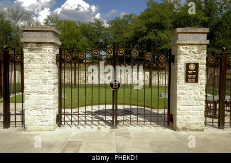 Barbara Bush burial site at the George Bush Presidential Library on the campus of Texas A&M University in College Station, Texas, USA. Stock Photo