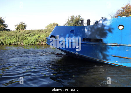 60m long Oil tanker Exol Pride on the way from Rotherham to Goole and Hull past the Strawberry Island Boat Club in Doncaster Stock Photo