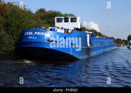 60m long Oil tanker Exol Pride on the way from Rotherham to Goole and Hull past the Strawberry Island Boat Club in Doncaster Stock Photo