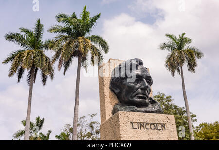 Bust of Abraham Lincoln in Havana, Cuba. The statue is located in the Pan-American Fraternity Park, symbolize of USA and Cuba relationship since 1927. Stock Photo