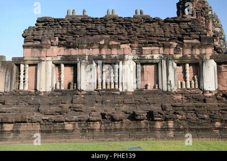 Khmer ruins, Phimai Historical Park, Nakhon Ratchasima province, Issan, Thailand. credit: Kraig Lieb Stock Photo