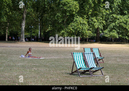 Londoners and tourists relax in St James Park on a warm and sunny day in the capital. According to The Met Office the heatwave is to return after a brief drop in temperature and rainfall in the UK as 32 degrees celsius is forecasted for the coming weekend.  Featuring: Atmosphere, View Where: London, United Kingdom When: 01 Aug 2018 Credit: Dinendra Haria/WENN Stock Photo