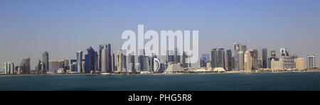 Katar, Doha, Skyline am Persischen Golf Stock Photo