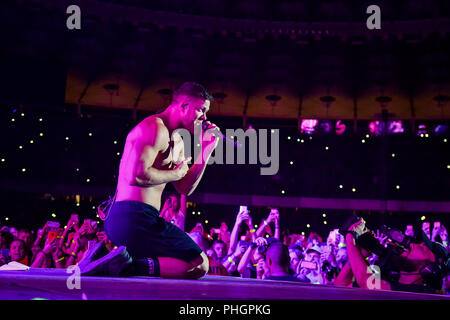 Kyiv, Ukraine. 31st Aug, 2018. Dan Reynolds of Imagine Dragons performs in concert at Olympic NSC on August 31, 2018, in Kiev Credit: Aleksandr Gusev/Pacific Press/Alamy Live News Stock Photo