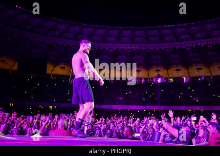 Kyiv, Ukraine. 31st Aug, 2018. Dan Reynolds of Imagine Dragons performs in concert at Olympic NSC on August 31, 2018, in Kiev Credit: Aleksandr Gusev/Pacific Press/Alamy Live News Stock Photo