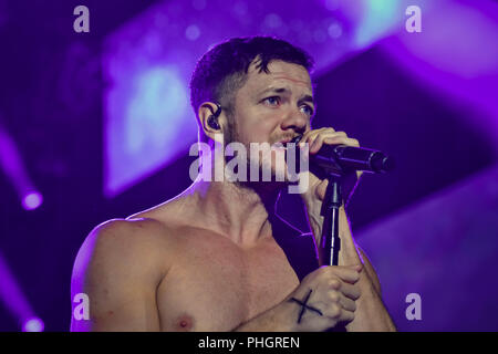 Kyiv, Ukraine. 31st Aug, 2018. Dan Reynolds of Imagine Dragons performs in concert at Olympic NSC on August 31, 2018, in Kiev Credit: Aleksandr Gusev/Pacific Press/Alamy Live News Stock Photo