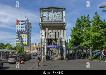 Fussgaengerbruecke ´Langer Jammer´, Storkower Strasse, Friedrichshain, Berlin Deutschland Stock Photo
