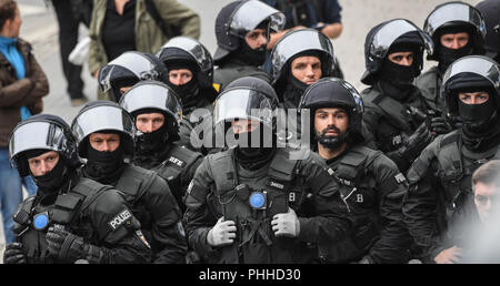 Chemnitz, Germany. 01st Sep, 2018. 01.09.2018, Saxony, Chemnitz: Policemen accompany the demonstration of AfD and the xenophobic alliance Pegida, to which also the participants of the rally of the right-wing populist citizen movement Pro Chemnitz have joined. Credit: Ralf Hirschberger/dpa/Alamy Live News