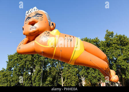 London, UK: 01st September 2018. A few hundred activists gathered on Parliament square to support the flying of the Khan blimp, organiser Yanny Bruere said it's in response to the Trump blimp and high crime rates in the capital. Credit: Ian Francis/Alamy Live News Stock Photo