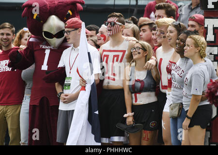 Philadelphia, Pennsylvania, USA. 1st Sep, 2018. Temple Owls defensive ...