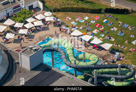 Luftbild, AQUApark Oberhausen GmbH, Freibad, Erlebnisbad mit Innenbereich und Outdoorbereich, Oberhausen, Ruhrgebiet, Nordrhein-Westfalen, Deutschland Stock Photo