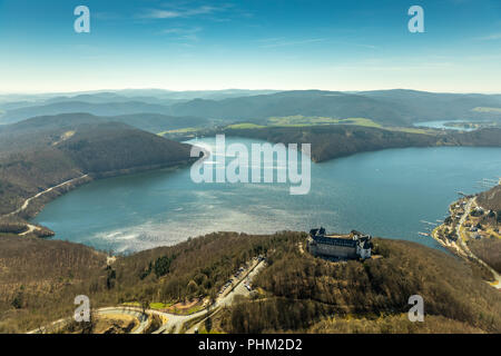 Waldeck with the castle complex Schloss Waldeck in Waldeck with the Edersee in the background in Hesse. Waldeck, Burg Waldeck an der Eder, Hesse, Germ Stock Photo