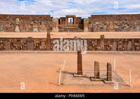 Semi-subterranean temple with the Ponce monolith visible in the Kalisasaya gateway. Tiwanaku archaeological site, La Paz, Bolivia Stock Photo