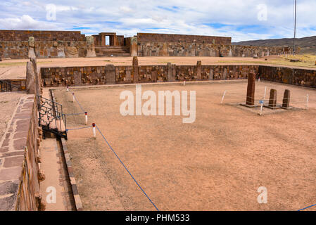 Semi-subterranean temple with the Ponce monolith visible in the Kalisasaya gateway. Tiwanaku archaeological site, La Paz, Bolivia Stock Photo